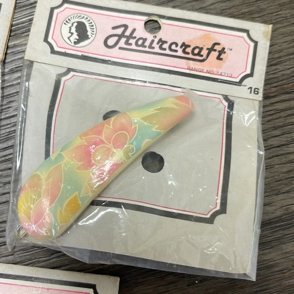 Vintage HAIRCRAFT Comb and Barrettes - Hair Clips NWT Hawaiian Print Design